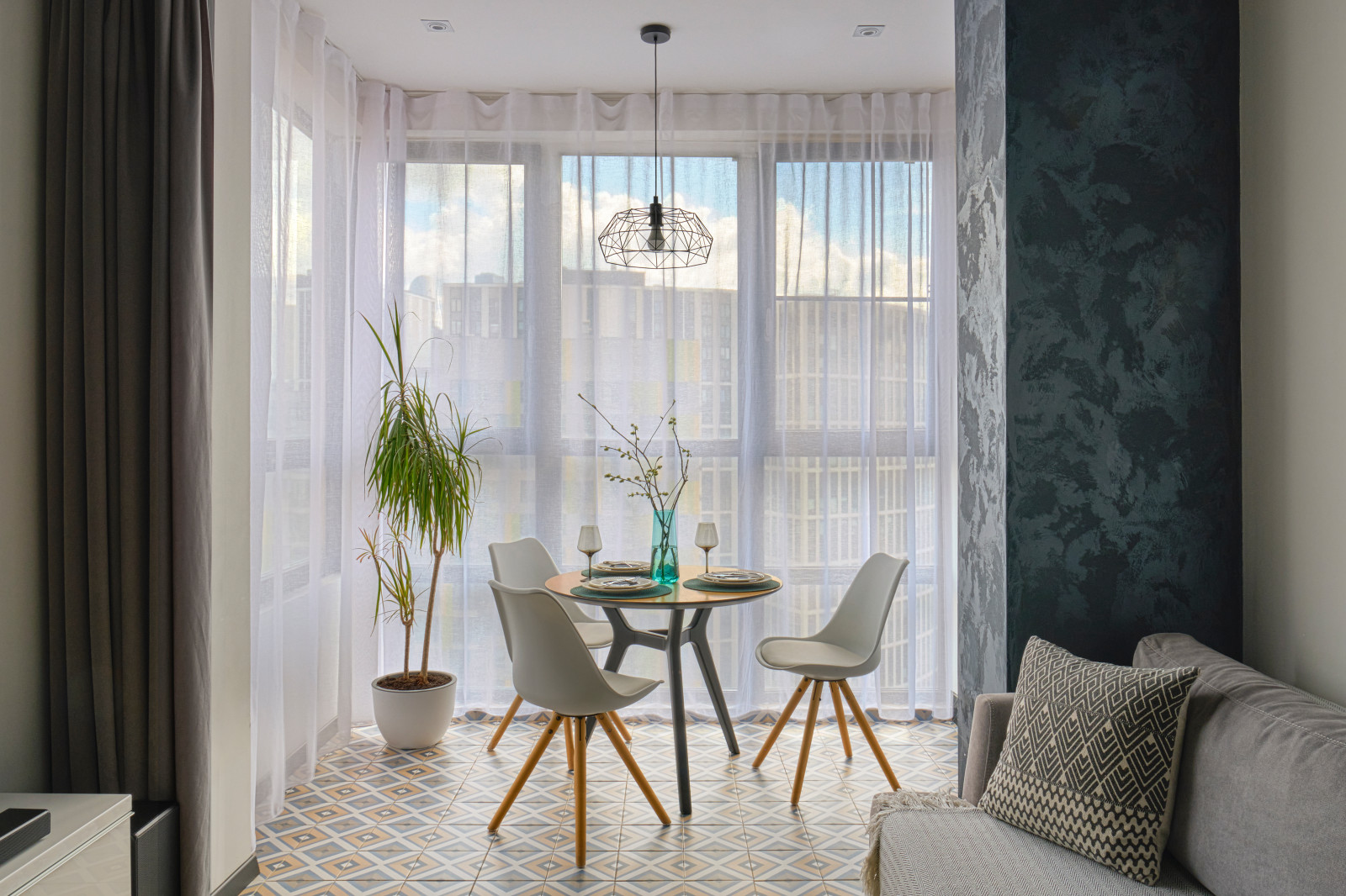 Современный интерьер для молодой семьи.