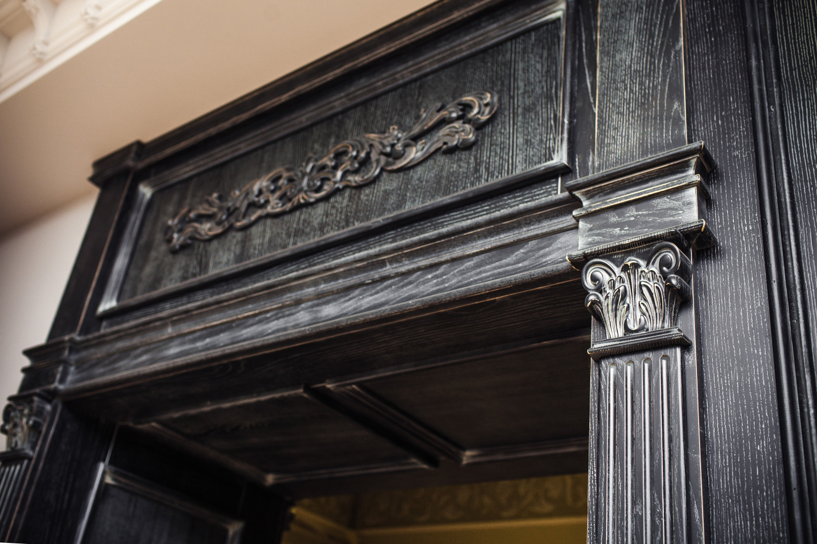 Двери и деревяные понели буазери для магазина