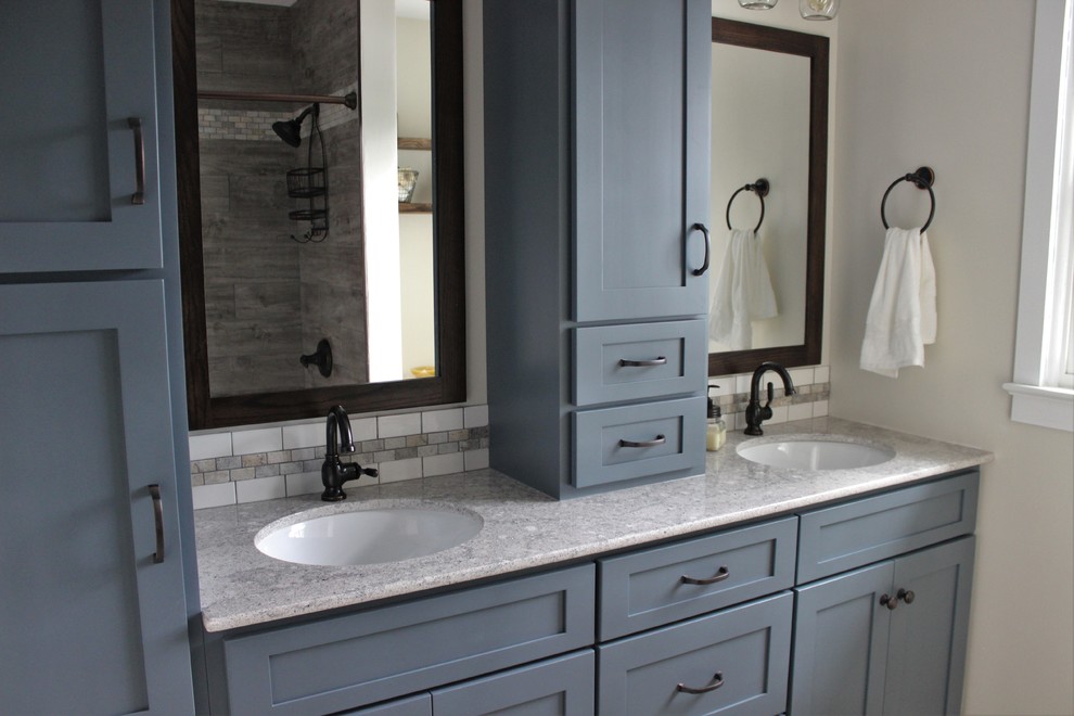 Photo of a small country bathroom in Philadelphia with shaker cabinets, grey cabinets, a two-piece toilet, beige tile, porcelain tile, beige walls, porcelain floors, an undermount sink and engineered quartz benchtops.