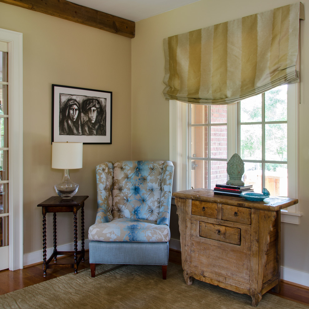 This is an example of a traditional family room in Richmond.