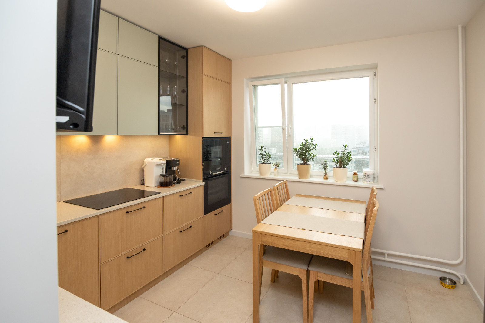 Неоклассическая кухня в трендовых цветах этого года