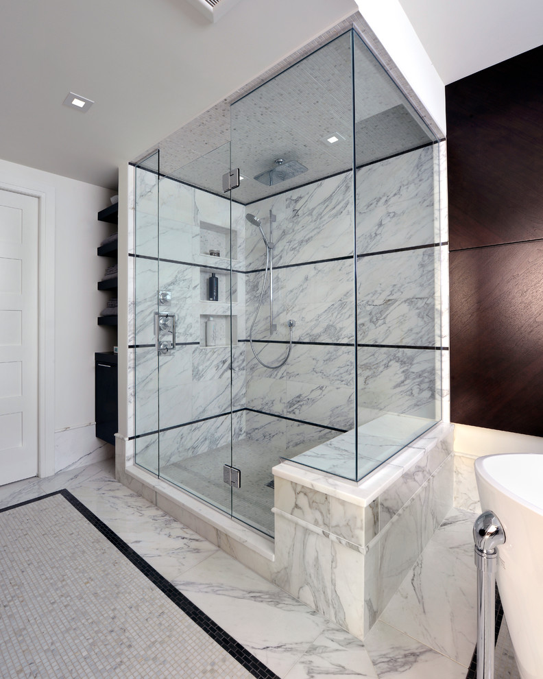Photo of a transitional bathroom in Toronto.