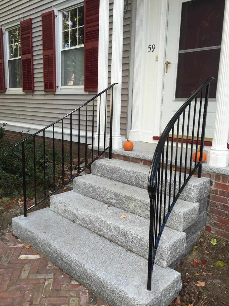 Photo of a traditional entryway in Boston.