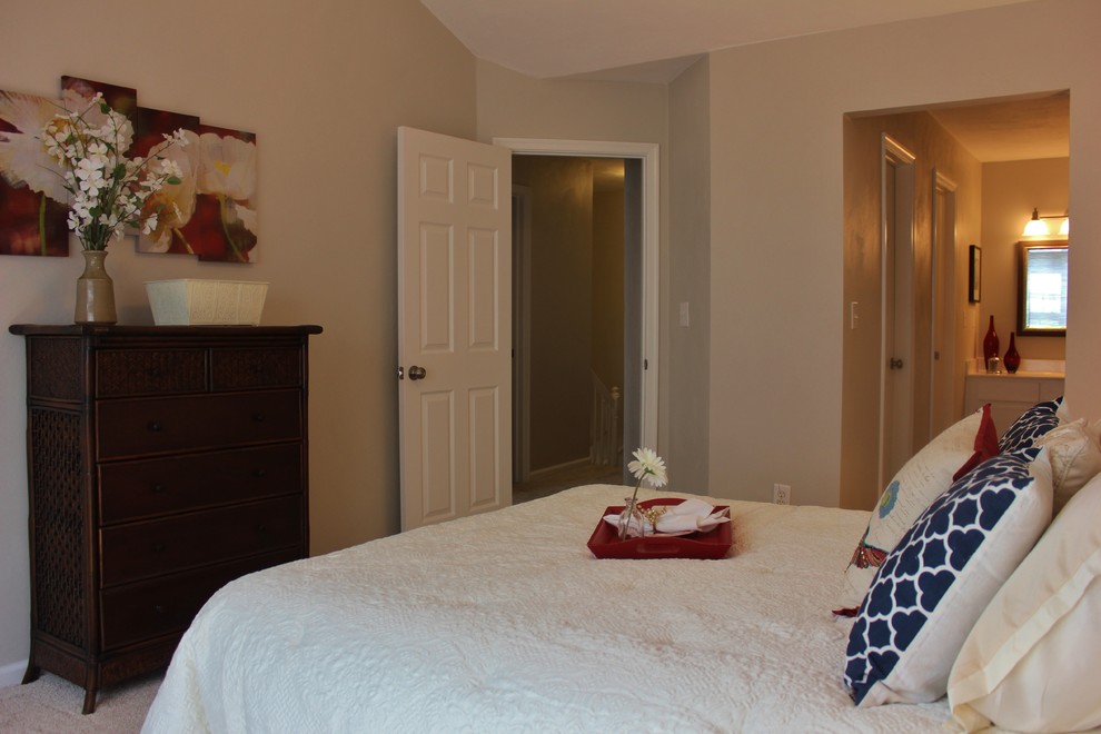 Home design - transitional home design idea