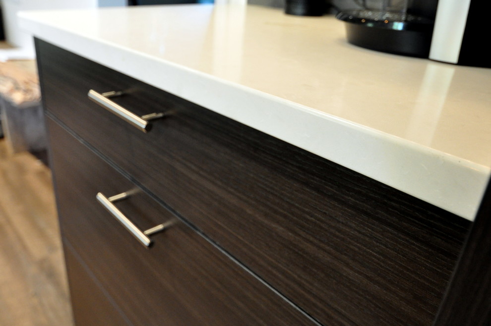 Transitional kitchen photo in Chicago