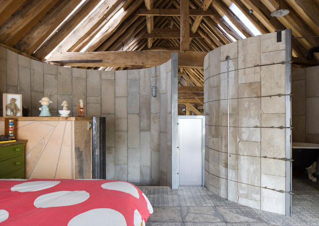 Feeringbury Barn industrial-dormitorio