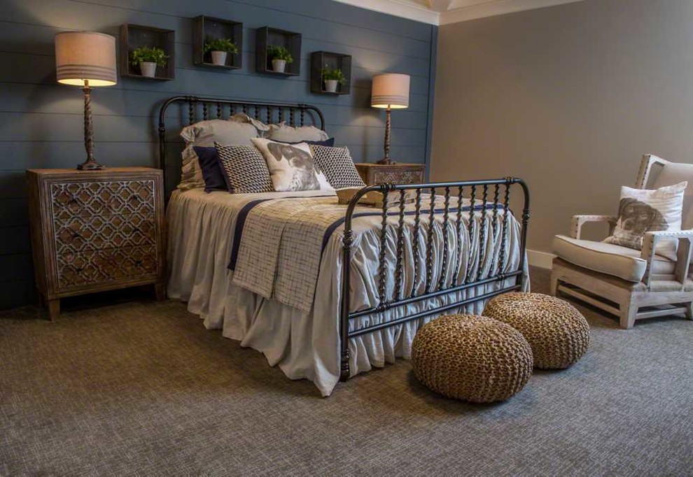 This is an example of a mid-sized transitional guest bedroom in Phoenix with blue walls, carpet and no fireplace.