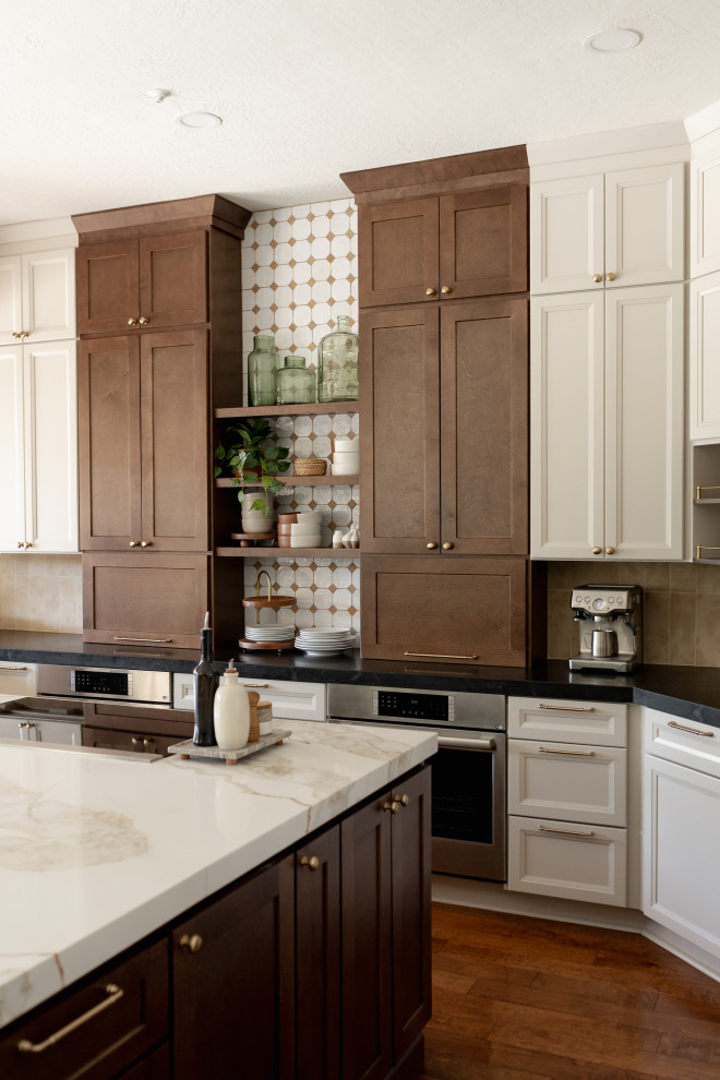 Transitional kitchen photo in Phoenix