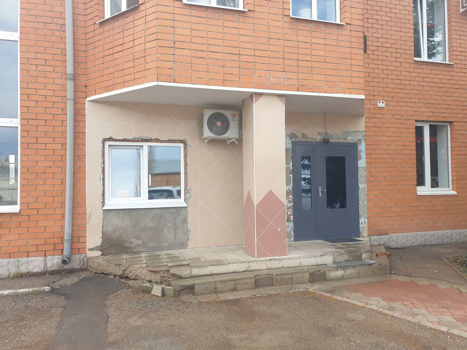 Реконструкция входной группы офиса. Эскизный проект.