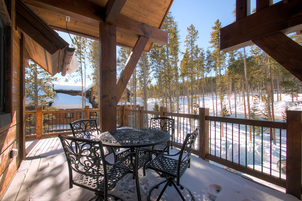 Example of a mountain style deck design in Denver