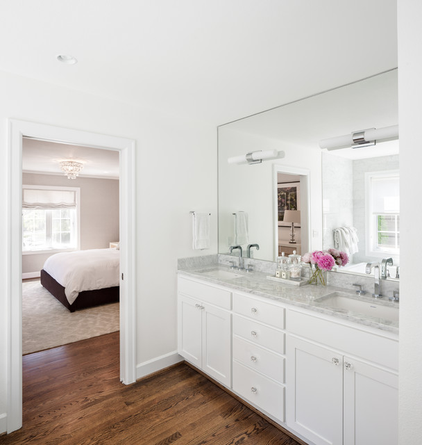 Customized Transitional Master Bathroom moderno-cuarto-de-bano