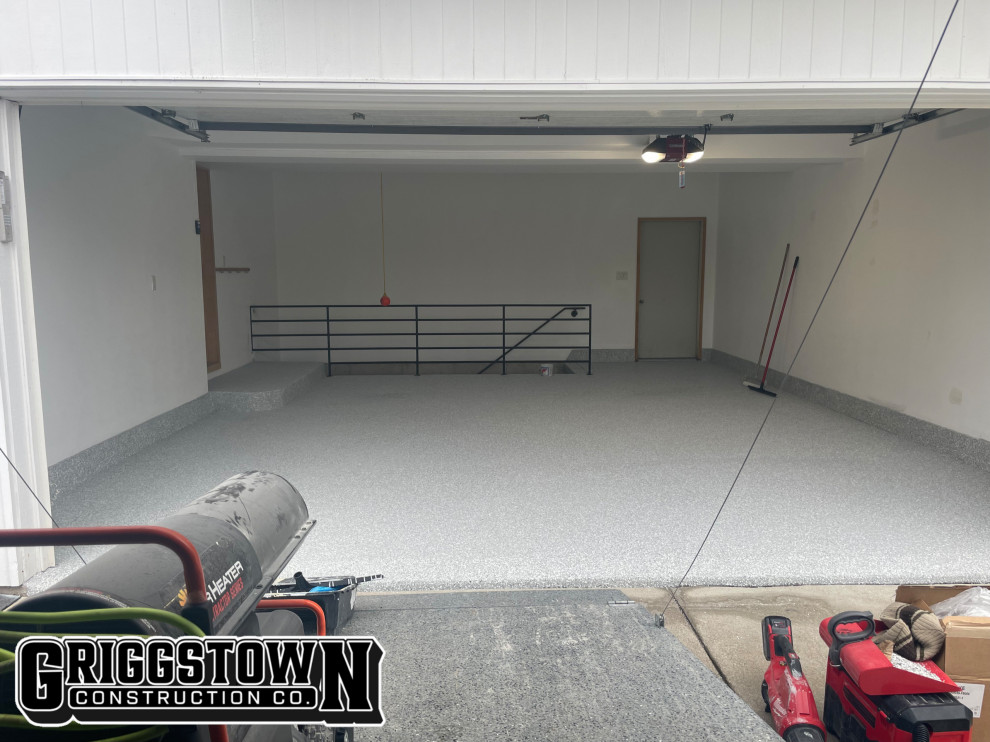 Idéer för att renovera en mellanstor funkis tillbyggd garage och förråd
