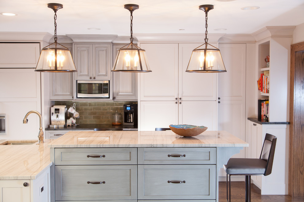 Example of a mountain style kitchen design in Chicago