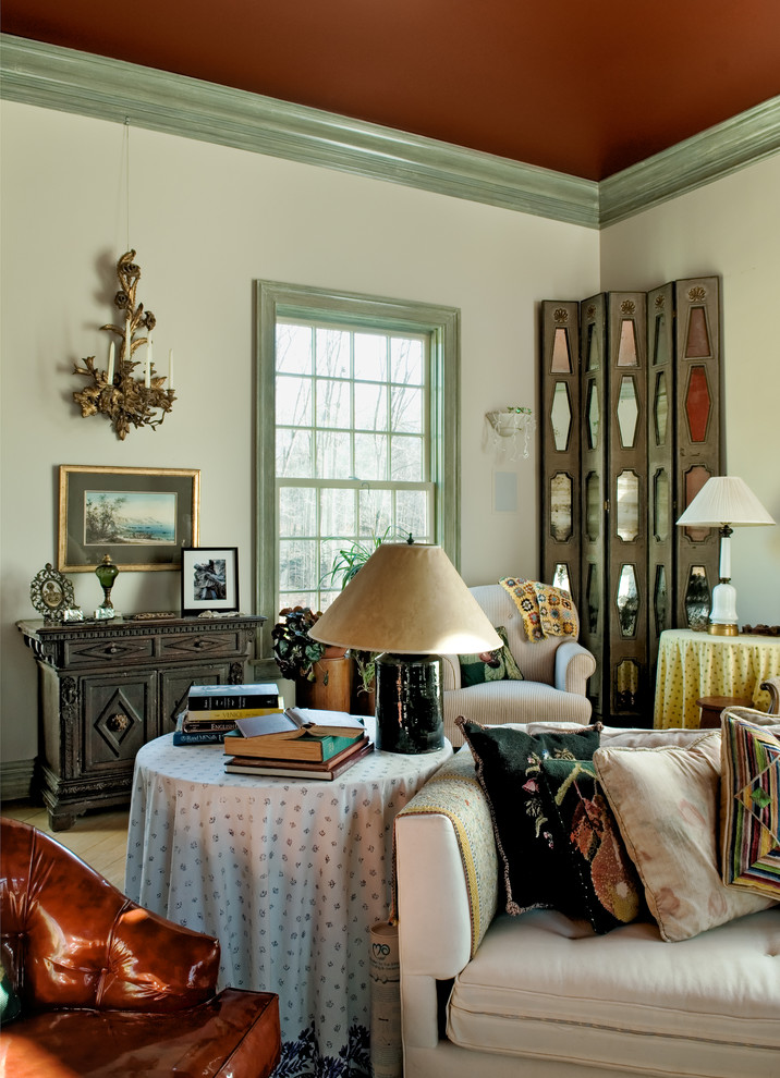 Inspiration for a traditional family room in New York.