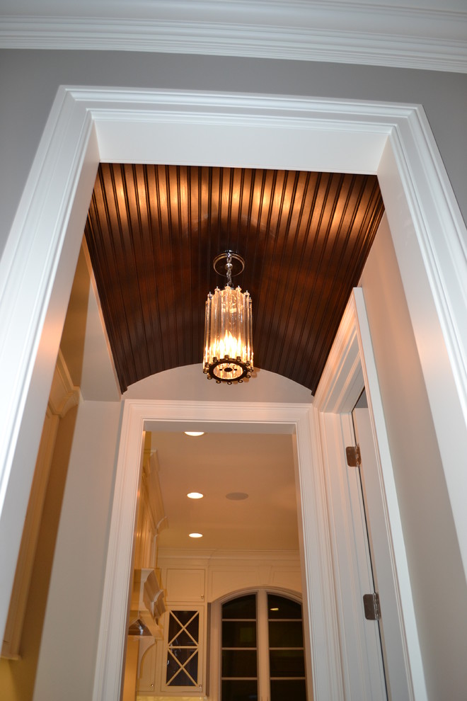 Elegant entryway photo in Chicago