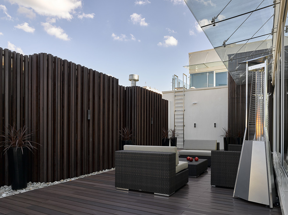 Photo of a contemporary deck in Moscow.