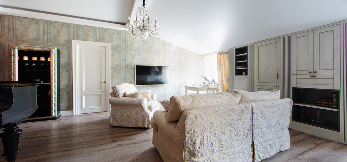 Чердак на Исаакиевской площади или квартира для одной девушки