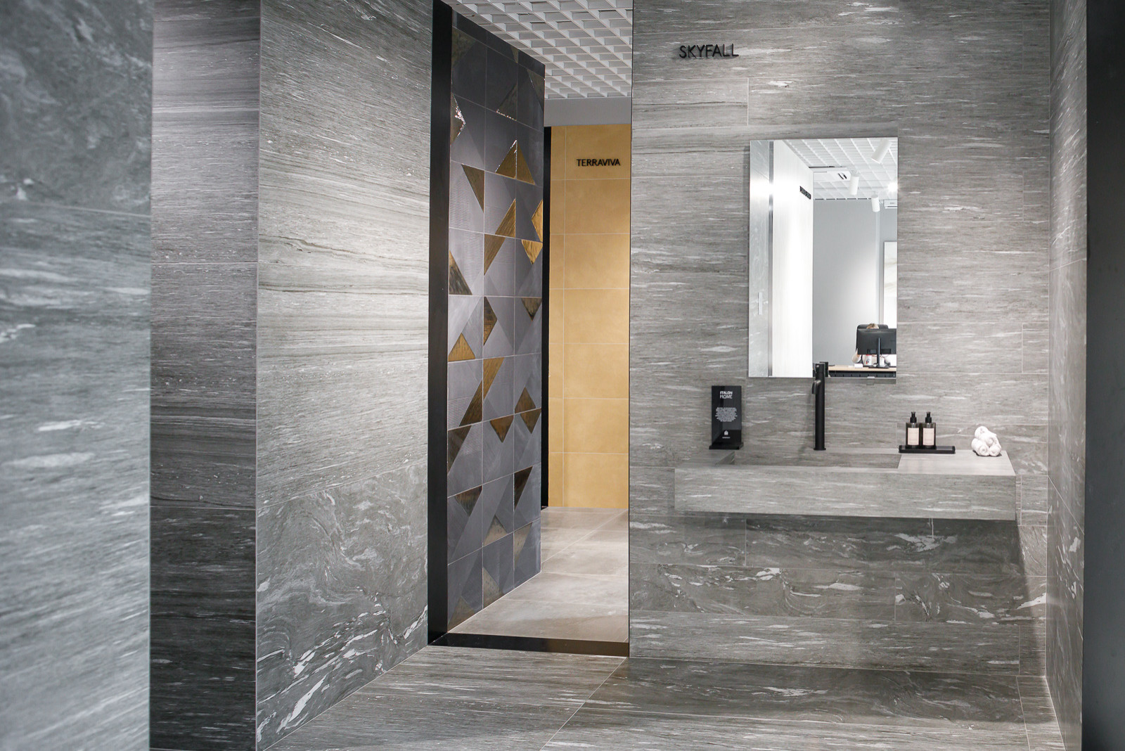 Интерьер шоурума керамогранита