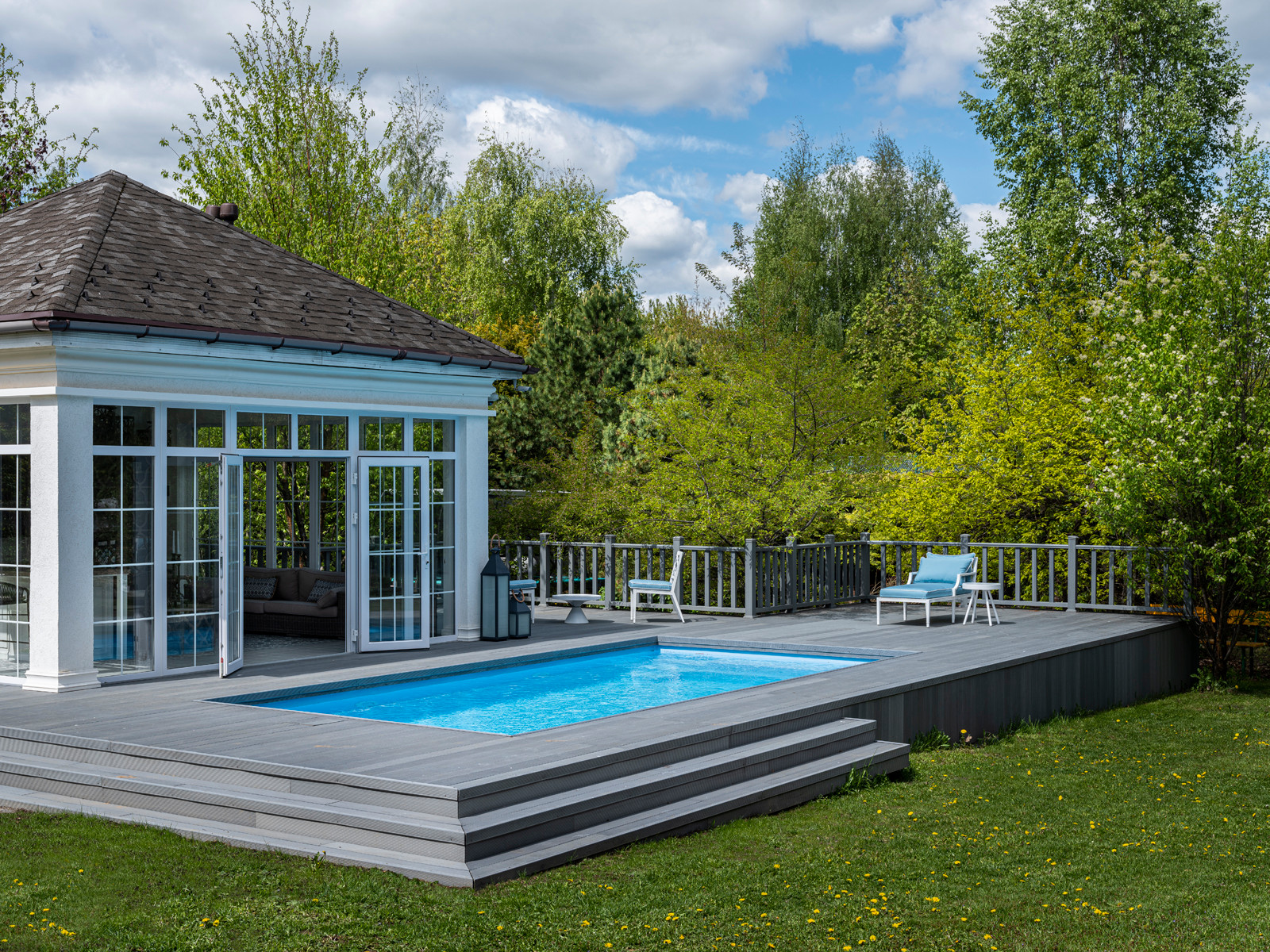 Павильон для отдыха с бассейном