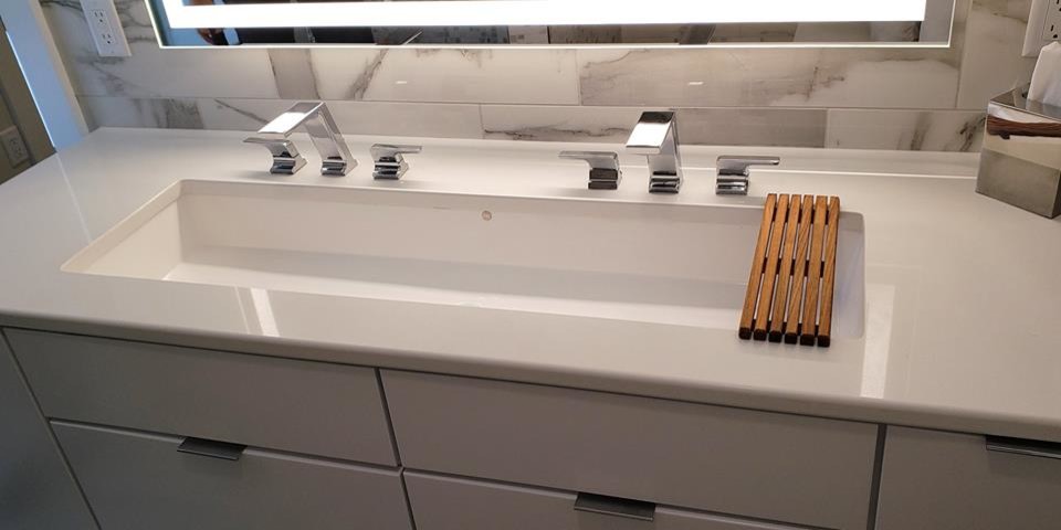 Transitional master bathroom photo