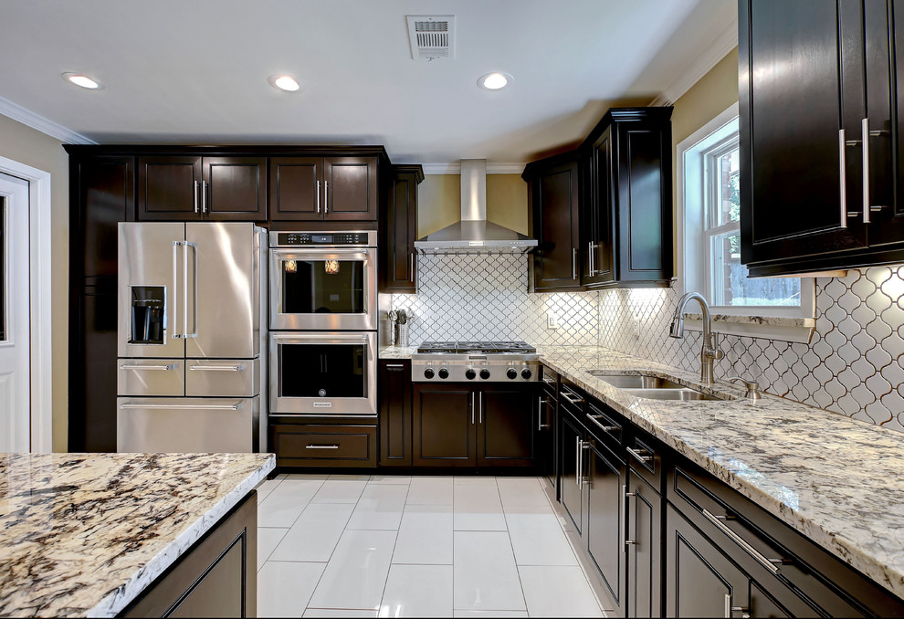 Inspiration for a medium sized classic kitchen in Houston.