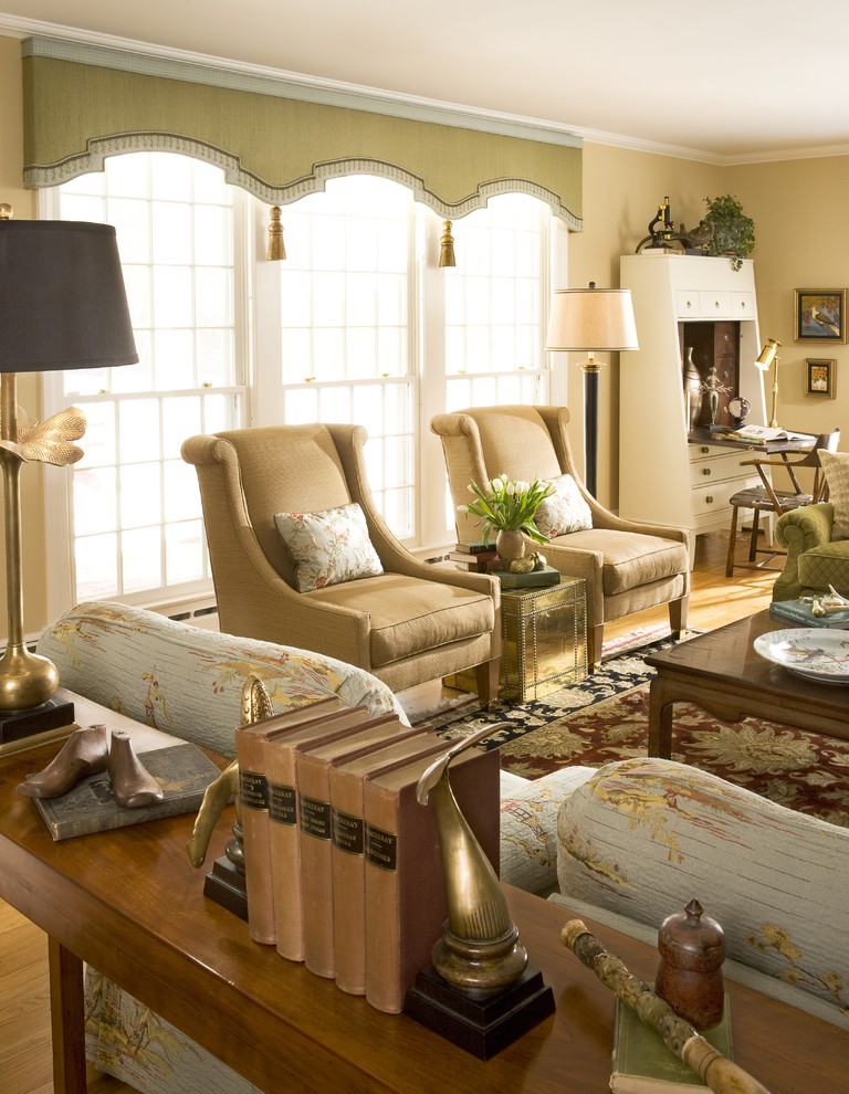 Photo of a traditional living room in Bridgeport with beige walls.