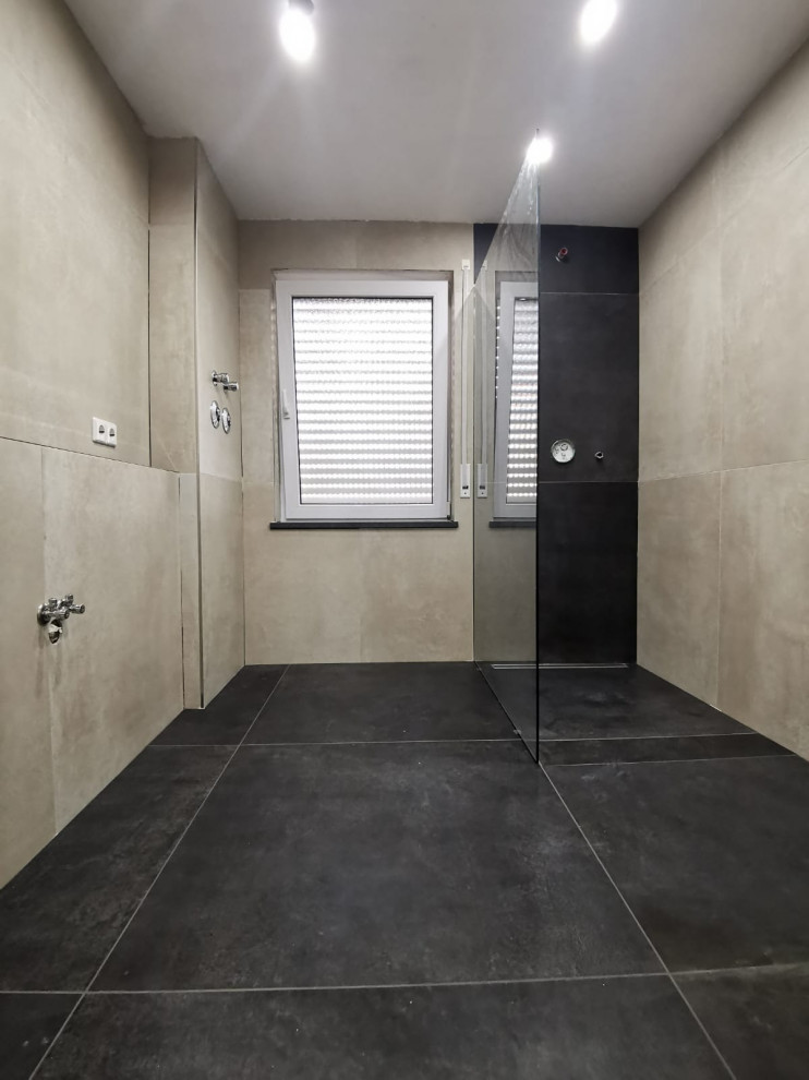 Укладка керамогранита. Ремонт ванной и туалета.