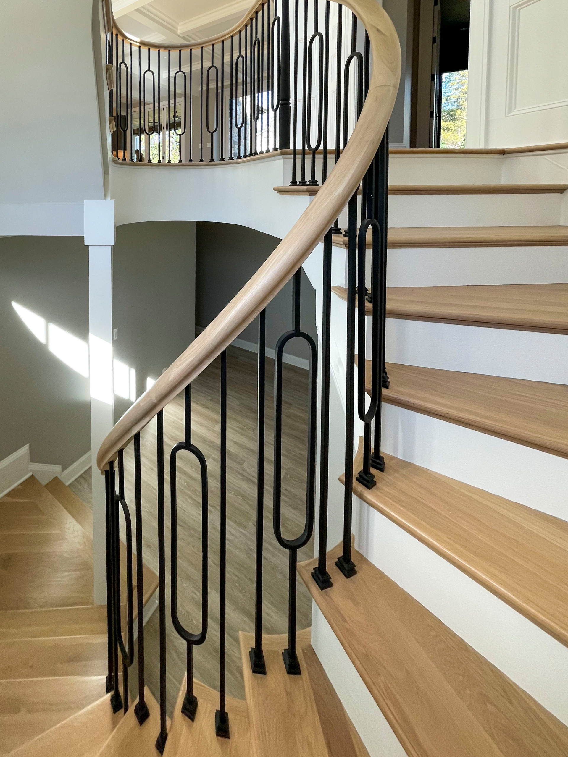 95_Remarkable and elegant floating elliptical staircase, McLean, VA 22101