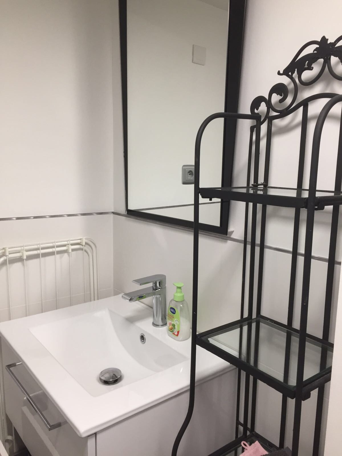 Bathroom - bathroom idea in Le Havre