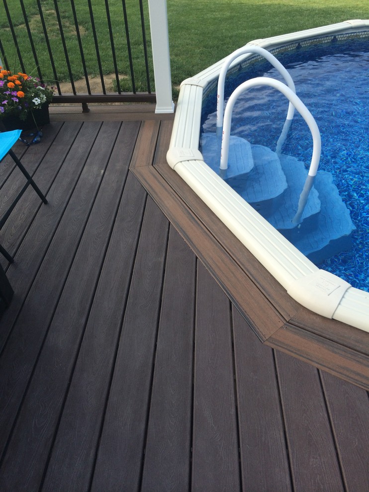 Inspiration for a transitional deck remodel in Omaha