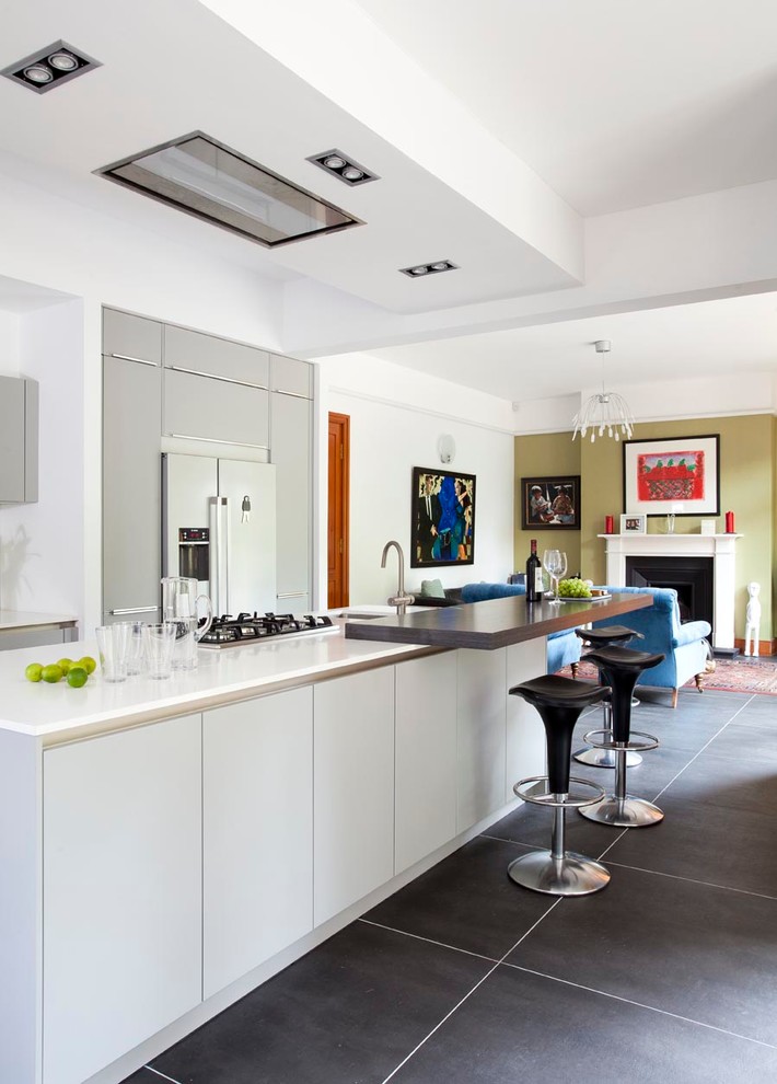 Photo of a contemporary kitchen in Belfast.