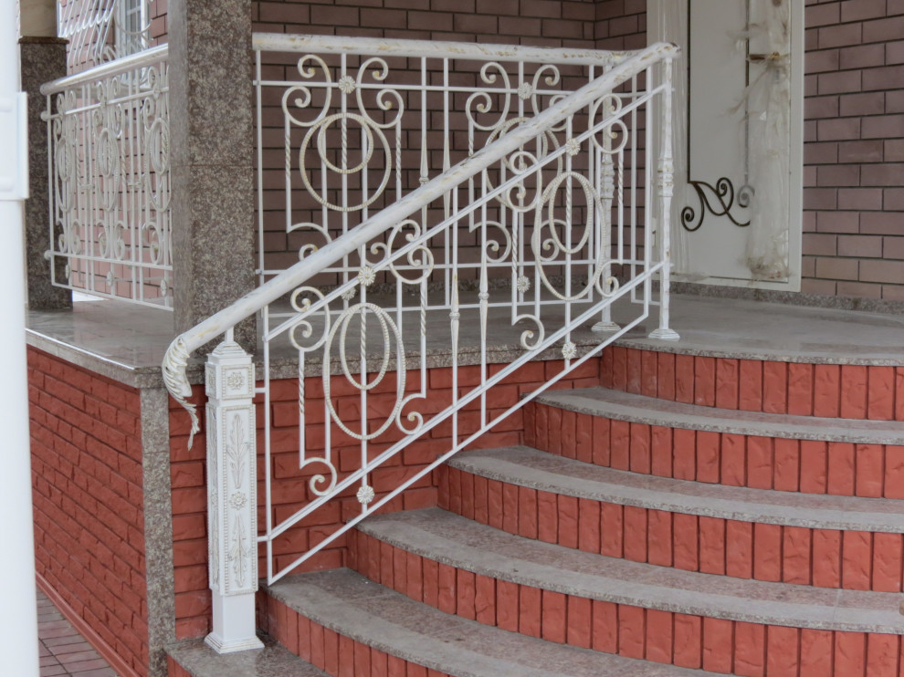 Уличное ограждение крыльца