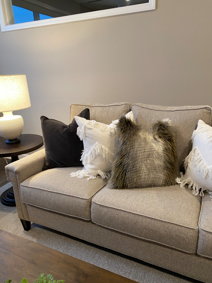 Inspiration for a transitional home design remodel in Minneapolis