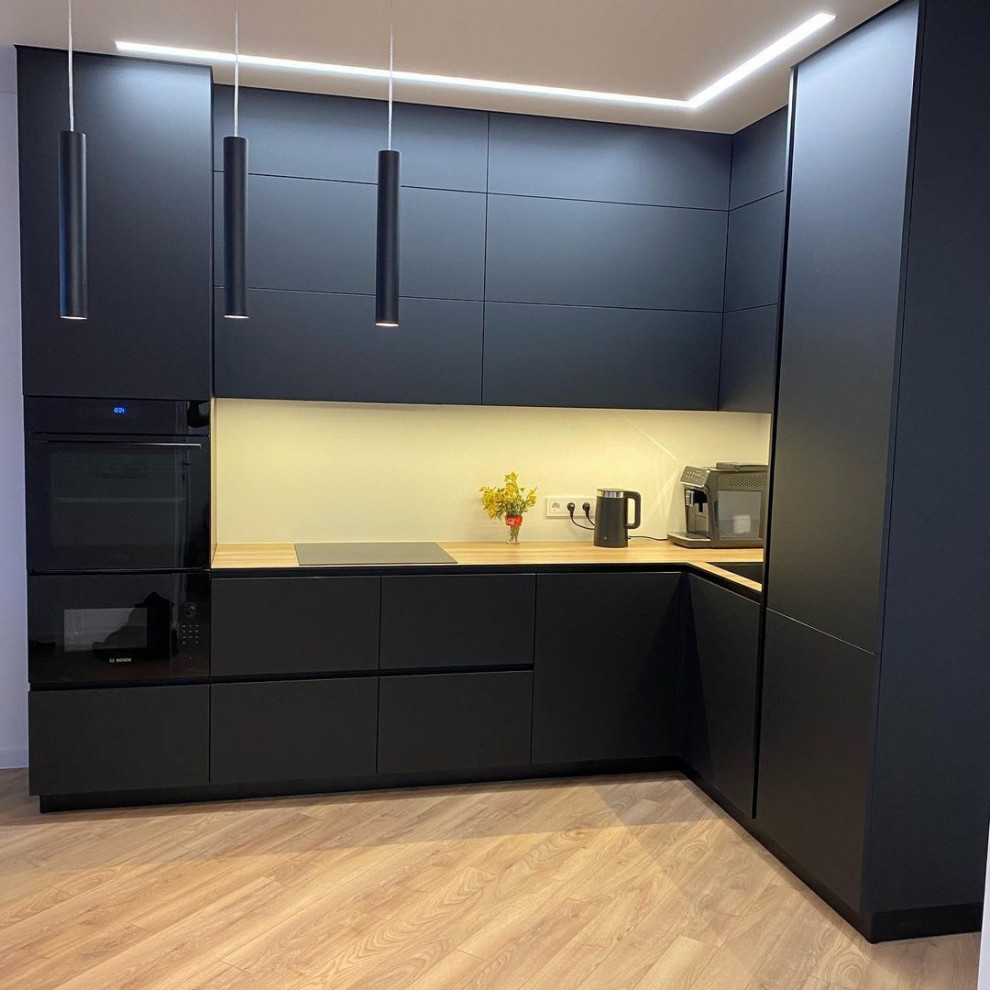 Кухня с фасадами Fenix