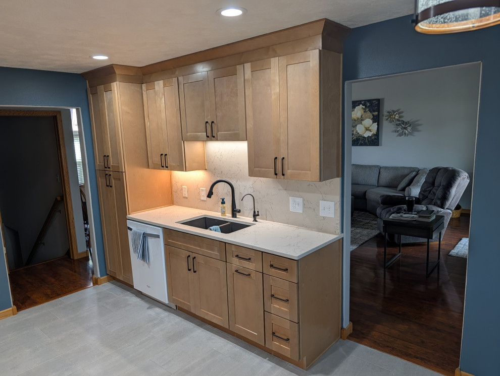 Inspiration for a mid-sized transitional eat-in kitchen remodel with shaker cabinets, light wood cabinets, quartz countertops and quartz backsplash