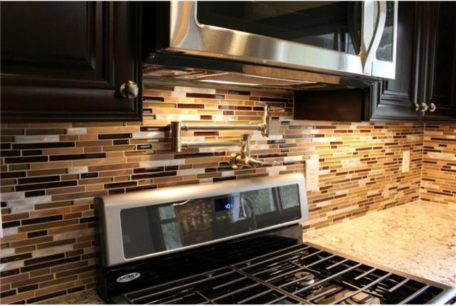Kitchen - transitional kitchen idea in Seattle