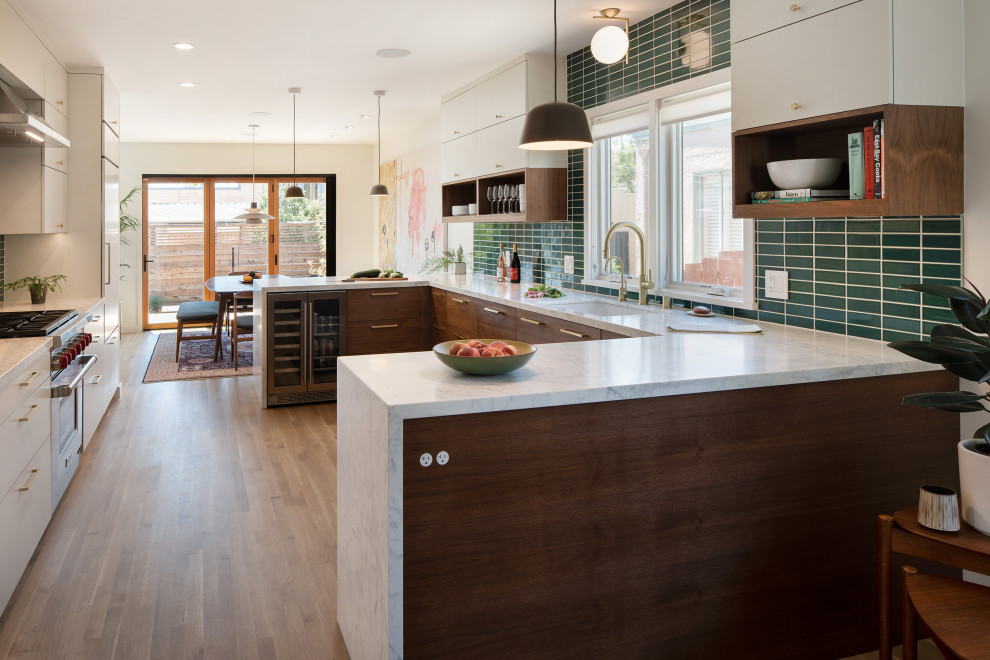Kitchen - mid-sized 1950s medium tone wood floor and brown floor kitchen idea in San Francisco