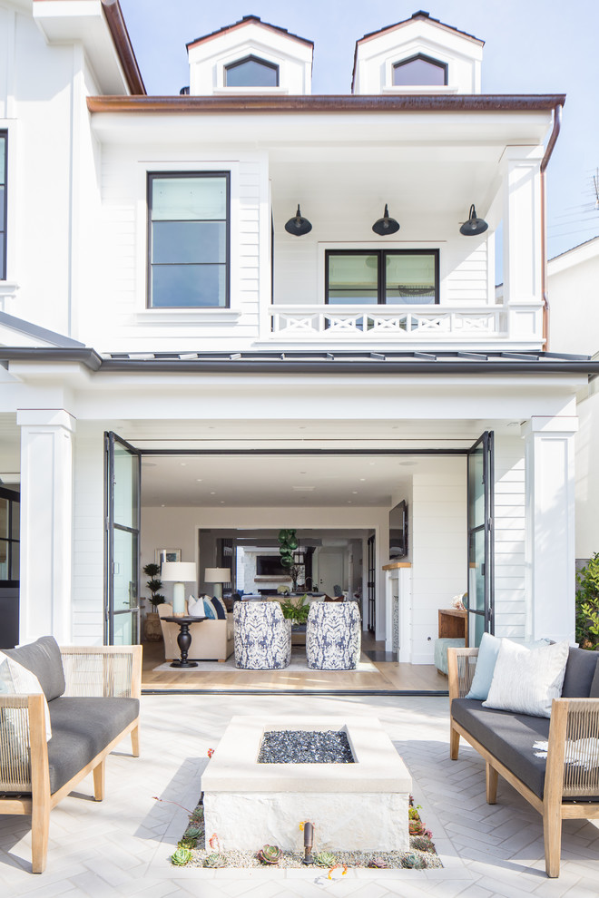 Home design - coastal home design idea in Los Angeles