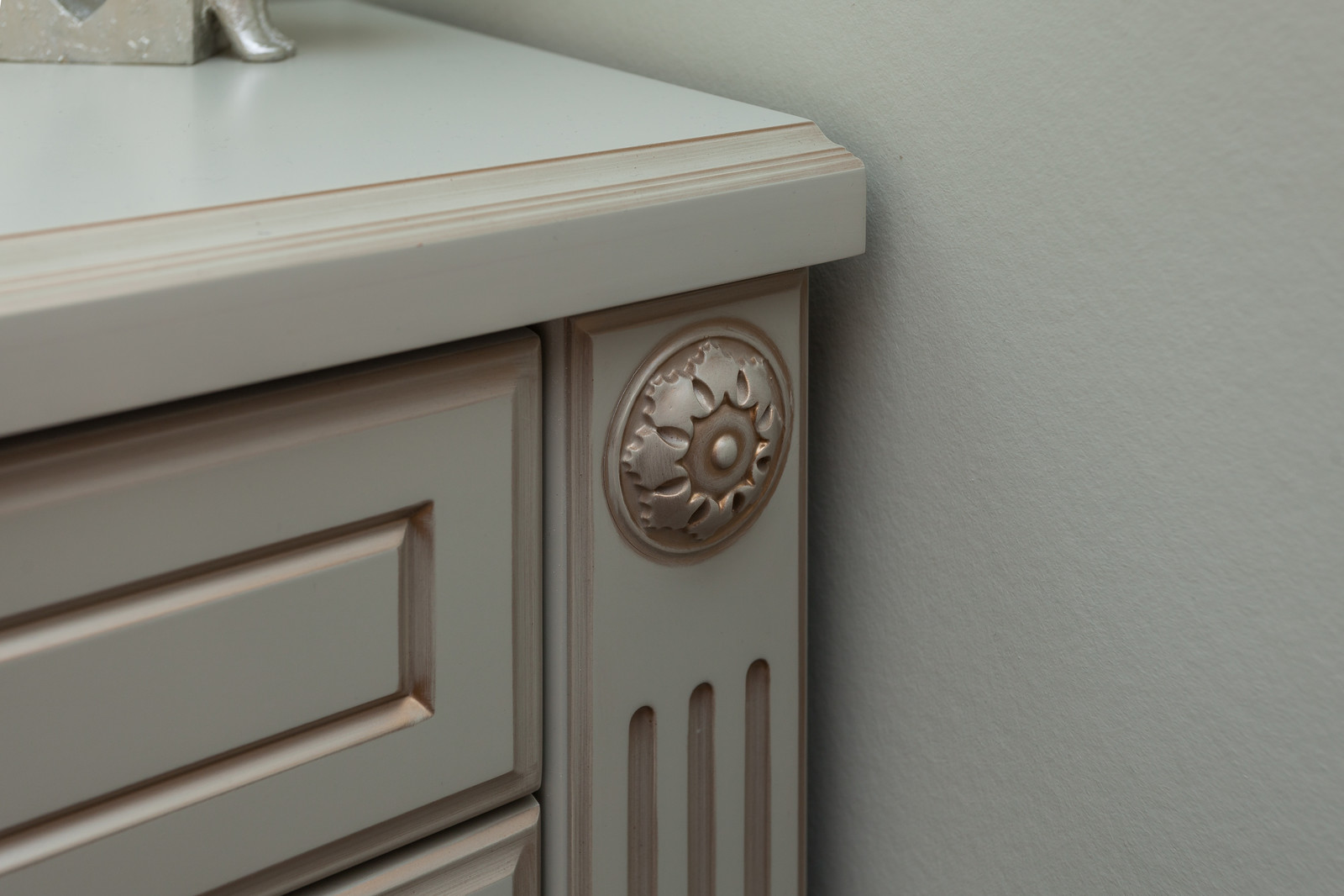 Шкаф-купе в стиле прованс