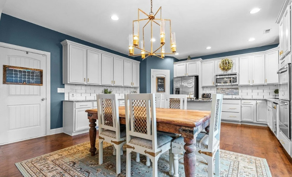 Dining room - dining room idea in DC Metro