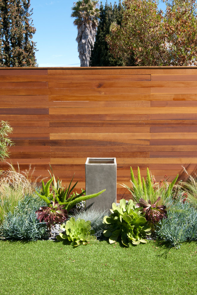 Photo of a mid-sized contemporary backyard partial sun formal garden in San Francisco with a water feature.