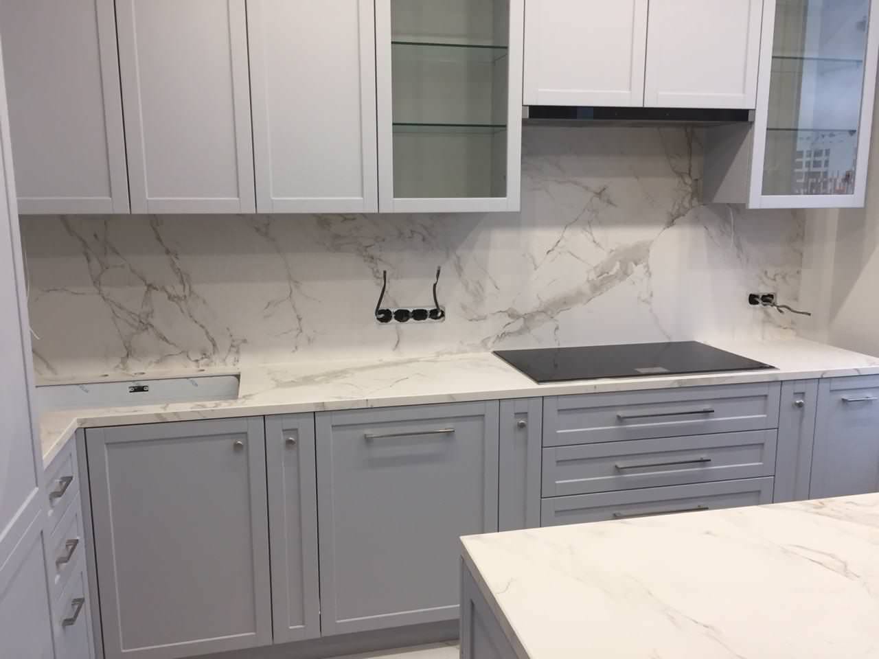 Стол, столешница и стеновая панель Dekton Entzo