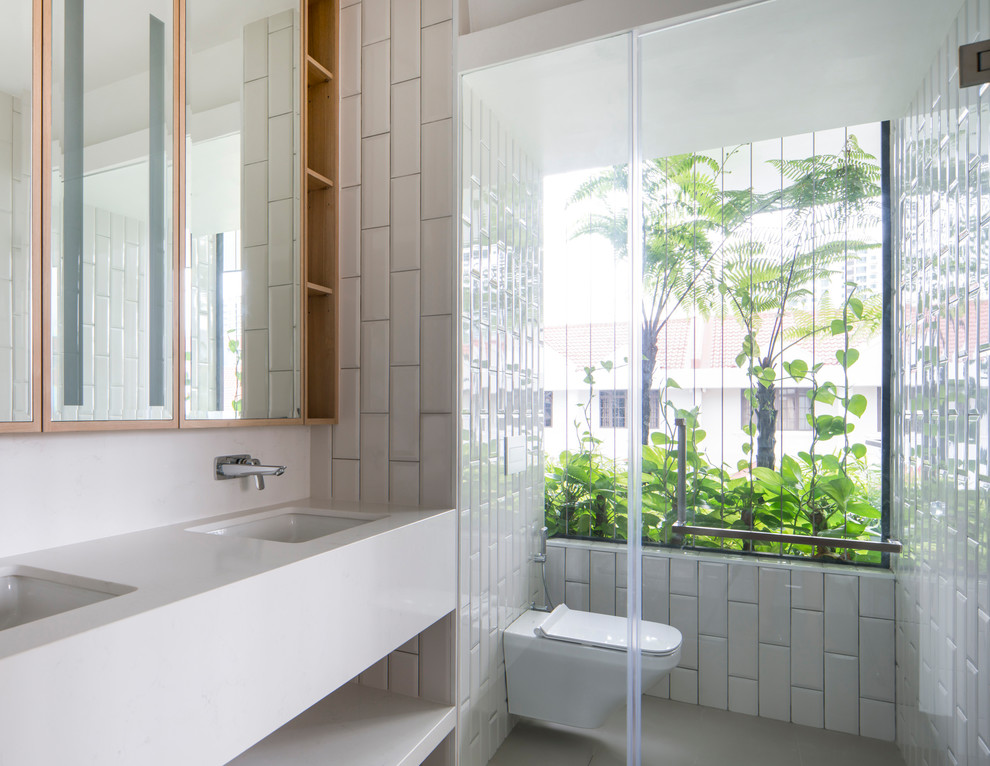 Design ideas for a contemporary bathroom in Singapore.