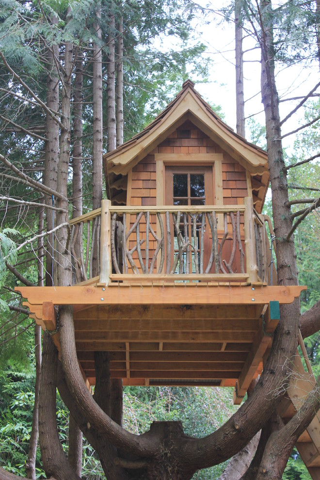 Inspiration for a small rustic home design remodel in Seattle