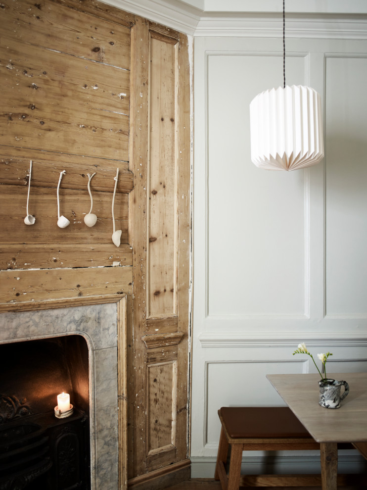 This is an example of a rustic dining room in London.