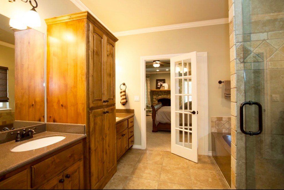 Example of a mid-sized mountain style bathroom design