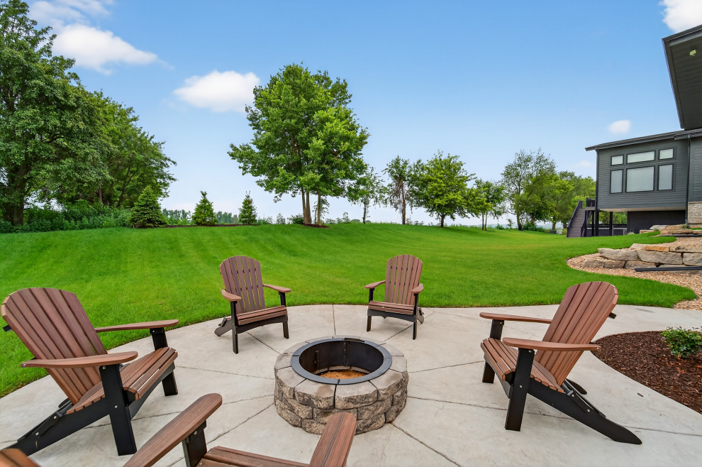 Patio - transitional patio idea