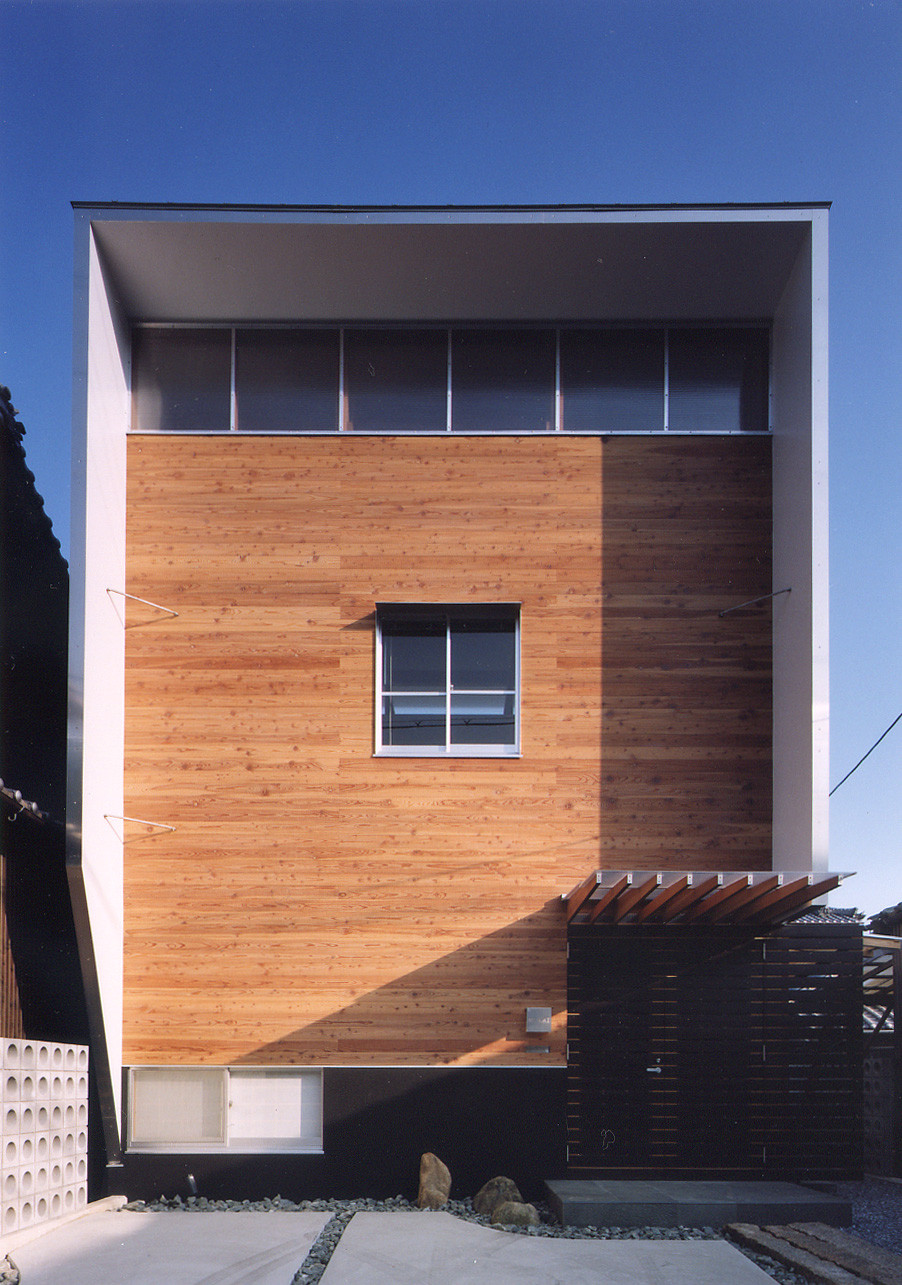 外観：箱型のコンパクトな住まい