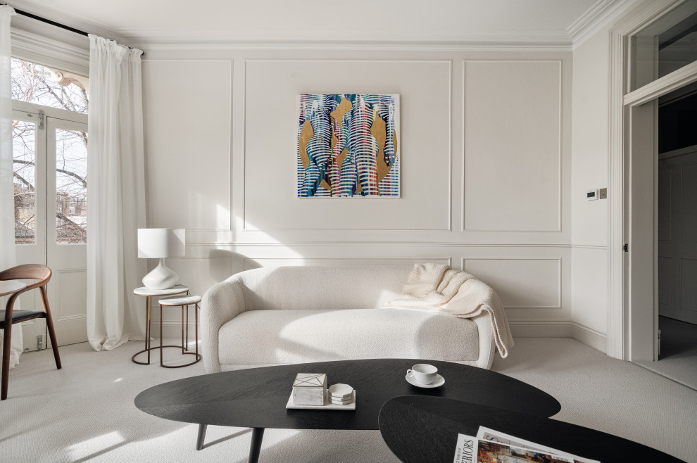 На фото: парадная, изолированная гостиная комната среднего размера в стиле фьюжн с белыми стенами, ковровым покрытием, фасадом камина из вагонки, серым полом и панелями на стенах без телевизора с