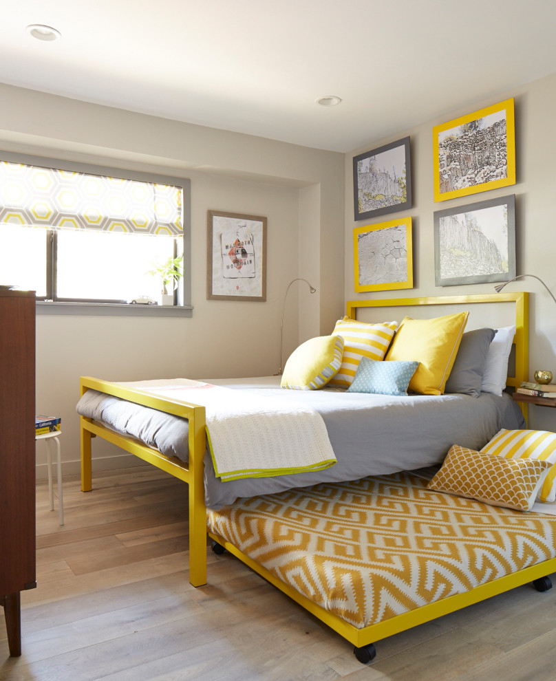 Inspiration för ett mellanstort retro sovrum, med grå väggar, målat trägolv och grått golv